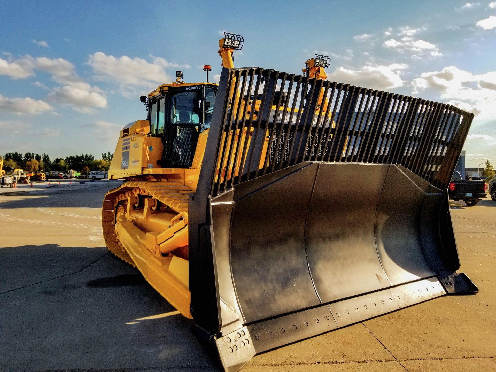 Dozer D155AX 8WH Trash Rack min Dozer D155AX 8WH Trash Rack min